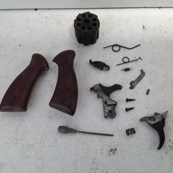 Lot de pieces pour revolver Vanguard cal.6mm a blanc