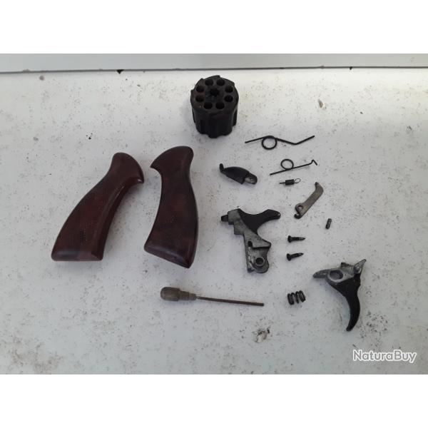 Lot de pieces pour revolver Vanguard cal.6mm a blanc