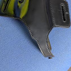 lot etui cuir  pour pistolet  + son porte chargeur (marques  scorpion)