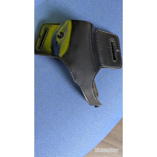 lot etui cuir  pour pistolet  + son porte chargeur (marques  scorpion)
