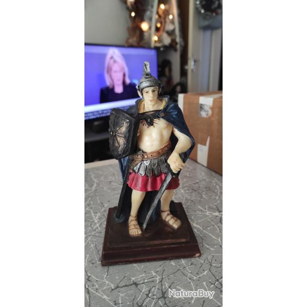 FIGURINE LEGIONNAIRE ROMAIN   HAUTEUR   17 CM  PEINT A LA MAIN  RESINE