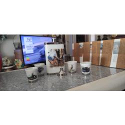 FLASQUE ET SES 4 VERRES  DECORES