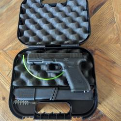 Glock 17 GEN 5 &eacute;tat impeccable, tr&egrave;s peu servi.