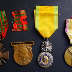Lot m&eacute;dailles d'un poilu 14 18 militaria ww1- croix de guerre, combattant, militaire, interalli&eacute;s