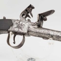 PISTOLET A SILEX DE GOUSSET DIT DE VOYAGE A BALLE FORCEE CALIBRE 10.2MM J.G JONES Categorie D