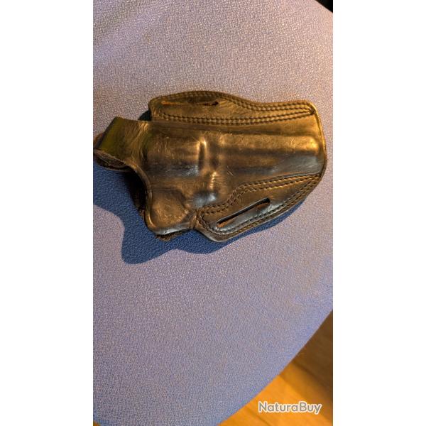 etui   cuir  noir  revolver