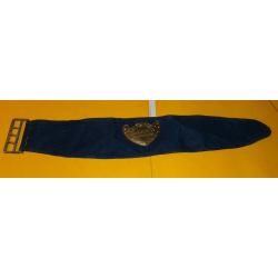 BRASSARD BLEU DE 1934 ( peu lisible )  EN TISSU ARMEE FRANCAISE AVEC PLAQUE  REQUISITIONS MILITAIRES