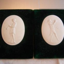 2 biscuit sevr&eacute;s M&eacute;daillon Musicienne Manufacture de S&egrave;vres