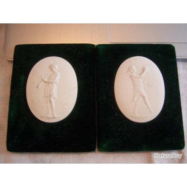 2 biscuit sevr�s M�daillon Musicienne Manufacture de S�vres