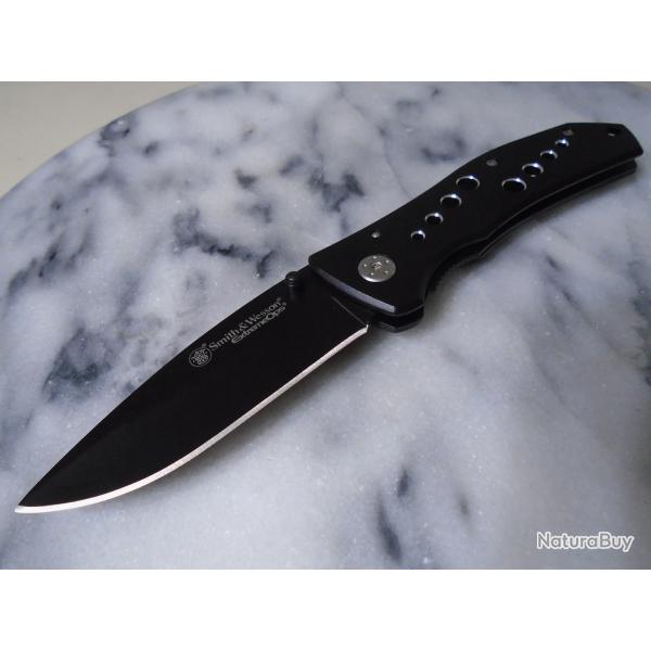 Couteau Smith&Wesson ExtremeOps Lame Drop Point Inox Finition Noire Manche Aluminium Linerlock Clip