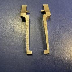 Paire de g&acirc;chettes