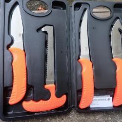 Set de 4 Couteaux de Chasse Winchester Livr&eacute; dans Coffret Rigide Lame Acier 8Cr13MoV Manche ABS 000