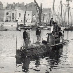 Carte Postale Ancienne - Dunkerque - Sortie d'un sous-marin -N&deg;7899