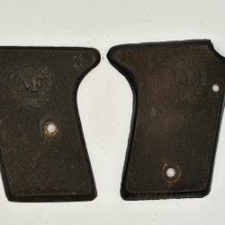 PAIRE DE PLAQUETTES DE PISTOLET LE FRANCAIS MANUFRANCE CALIBRE 6.35 BROWNING- 1er TYTPE