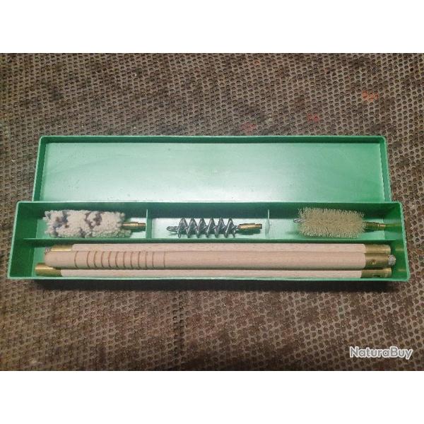 n�c�ssaire de nettoyage calibre 20  ( baguette bois + 3 brosses)