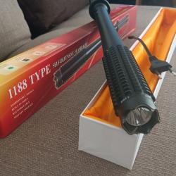 Matraque tazer taser shocker 18 Millions volts / 53 cm neuf avec chargeur / plusieurs mode lumi&egrave;res