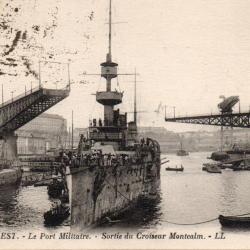 CPA - Marine Guerre - BREST- Le Port Militaire Sortie du Croiseur Montcalm  - N&deg;6061