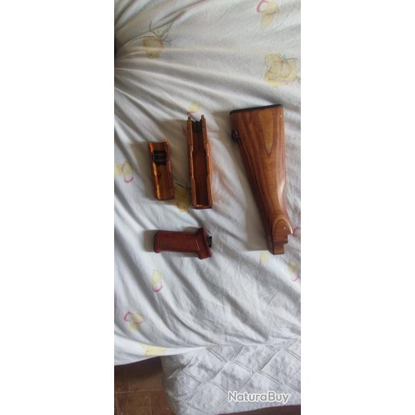 Ensemble bois crosse poign�e tube empreinte de gaz Ak 47 WBP