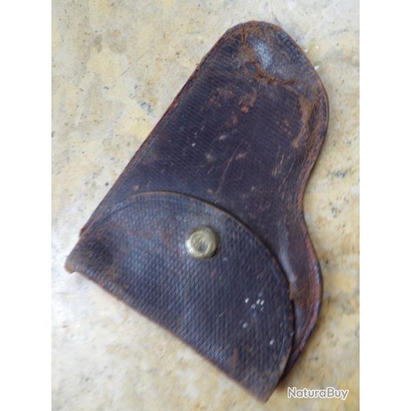 holster �tui ancien cuir pistolet 6.35 fermeture Bouton Manufrance armes et cycle MF d�chirure