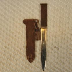 Dague coupe papier recouverte de peau de cervid&eacute;