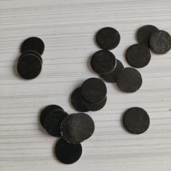 Boite de 350 &agrave; 400 cartons noirs goudronn&eacute;s, Cal 16