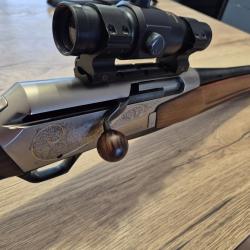 Browning Maral 4x calibre 9,3 x 62..Carabine &eacute;tat neuf, bois grade 4, point rouge &eacute;lectro-dot