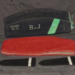 2 calots militaire + 1 paire &eacute;paulettes , &eacute;cole de St cyr