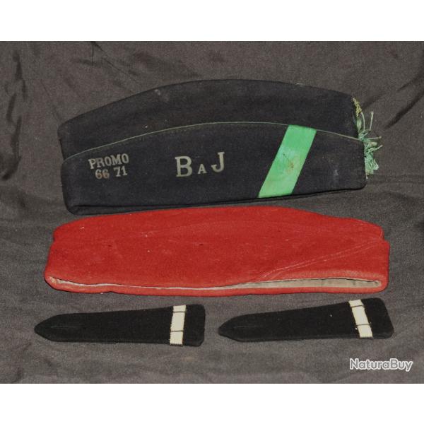 2 calots militaire + 1 paire �paulettes , �cole de St cyr