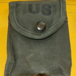 ARMEE AMERICAINE U.S : ETUI A PANSEMENT INDIVIDUEL OU POUR LA BOUSSOLE  , PERIODE 1960-1970 MARQUAGE