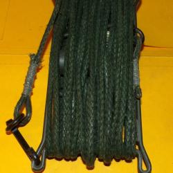 CORDAGE POUR TENTE OU POUR MAT D'ANTENNE , LONGUEUR 9 METRES , AVEC MOUSQUETON ET POULIE  , ETAT NEU