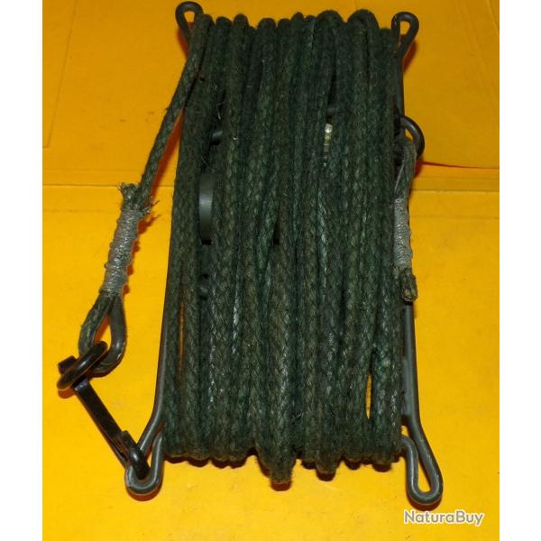CORDAGE POUR TENTE OU POUR MAT D'ANTENNE , LONGUEUR 9 METRES , AVEC MOUSQUETON ET POULIE  , ETAT NEU