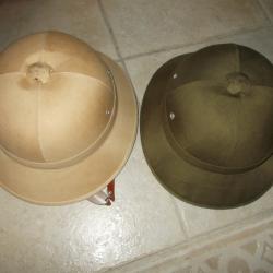 lot 2 anciens casques coloniaux afrique un beige et un marron vintage arm&eacute;e militaria militaire 1960