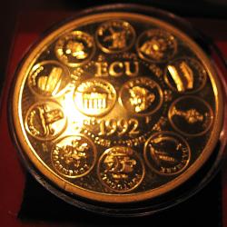 medaille france  " ECU 1992"  dor&eacute;e  EUROPA  sous capsule