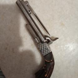 Pistolet juxtapos&eacute; ba&iuml;onnette