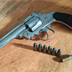 Revolver S&W DA calibre 38 S&W.