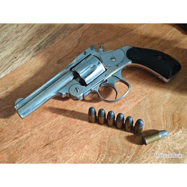 Revolver S&W DA calibre 38 S&W.