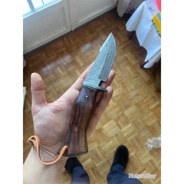 Couteau en acier de Damas