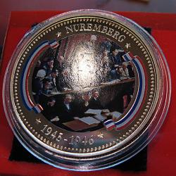 m&eacute;daille coloris&eacute;e "tresor du patrimoine "  Nuremberg  1945-1946  sous capsule sup