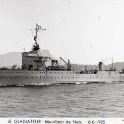 CPA - Marine de Guerre - LE GLADIATEUR Mouilleur de filets 6-6-1935 -N&deg;6082