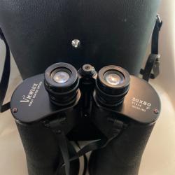 Une paire de jumelles ,  viewlux 30x80 field 2*. Num&eacute;ro s&eacute;rie 33180.