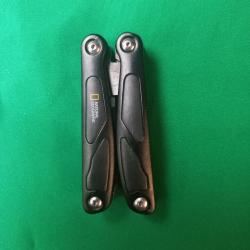 COUTEAU MULTIFONCTIONS NATIONAL G&Eacute;OGRAPHIQUE  Un outil multifonction de tr&egrave;s haute qualit&eacute;