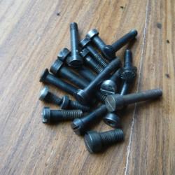 Lot dr 18 vis armurerie, tr&egrave;s bon &eacute;tat !