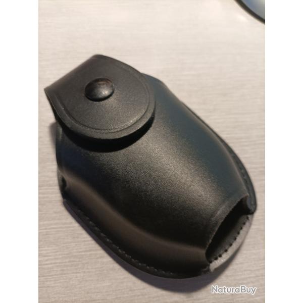 Porte menottes cuir �pais