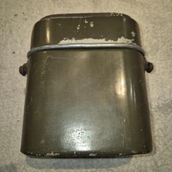 I- Gamelle suisse couleur verte 1941.