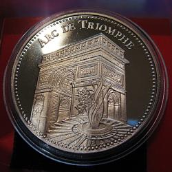 m&eacute;daille "tr&eacute;sor du patrimine"  l'arc de tromphe" diam 40 mm 31 grs