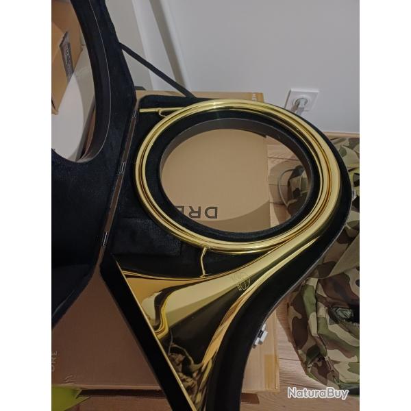 Trompe de chasse en r� semi l�g�re Nautile