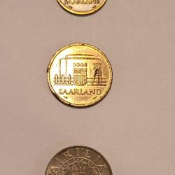 Trois monnaies de la Sarre.