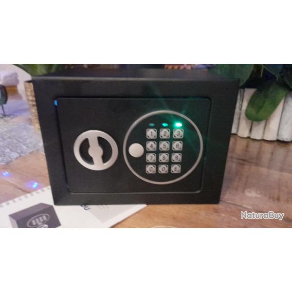 Coffre-fort �lectronique avec �clairage int�rieur  LED  17 x 23 x 17 cm.