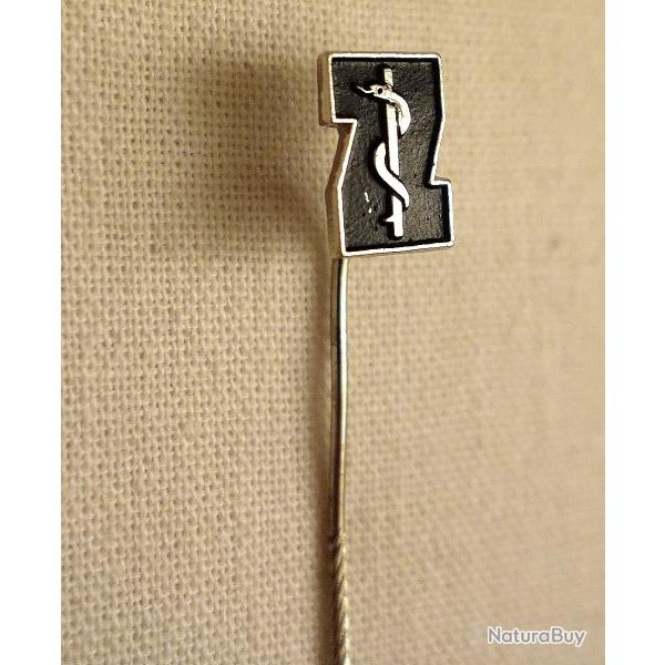 INSIGNE ALLEMAND de la � DRK � post-guerre.