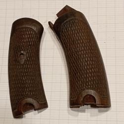 Jeu de plaquettes avec vis en TBE ,pour revolver d'ordonnance Mle 1892.